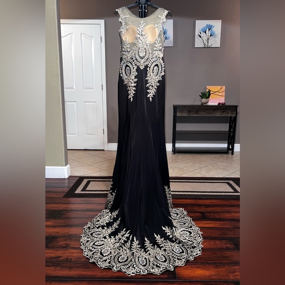 Camille La Vie Black and Gold dress - Picture 2 of 6